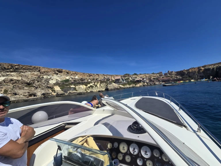 Sea Ray Sea Ray 440 Express Bridge de alquiler a Saint Paul's Bay
