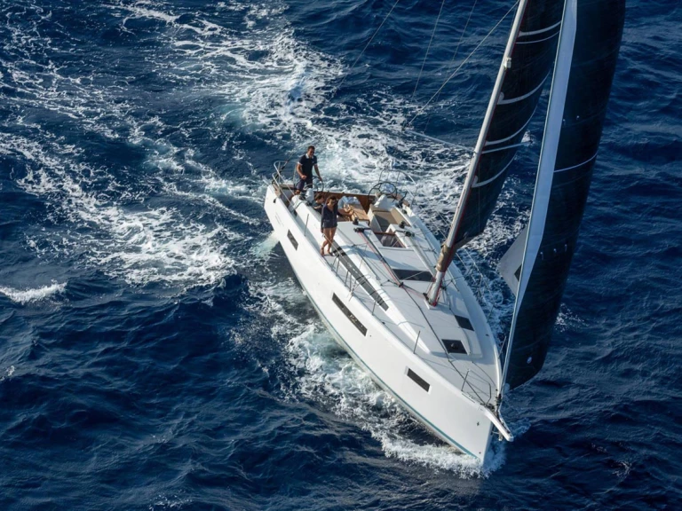 Alquiler de Velero, con o sin patrón Jeanneau Gouviá