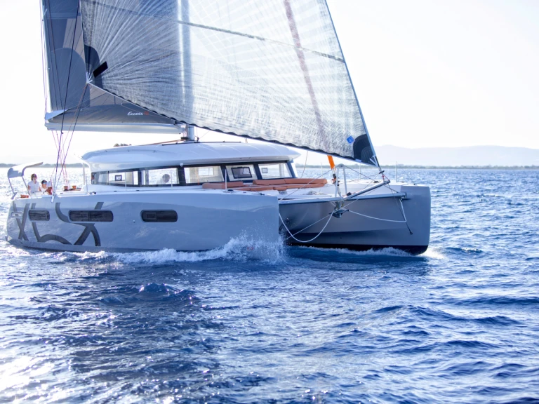 Catamarán para alquilar Kaštela al mejor precio