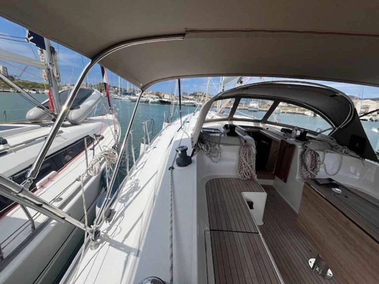 Velero para alquilar Gouviá al mejor precio