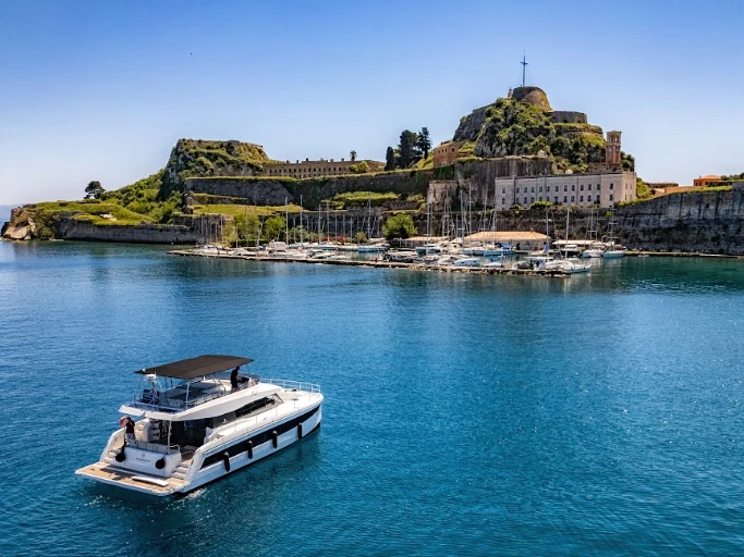 Alquiler de Catamarán, con o sin patrón Fountaine Pajot Corfú