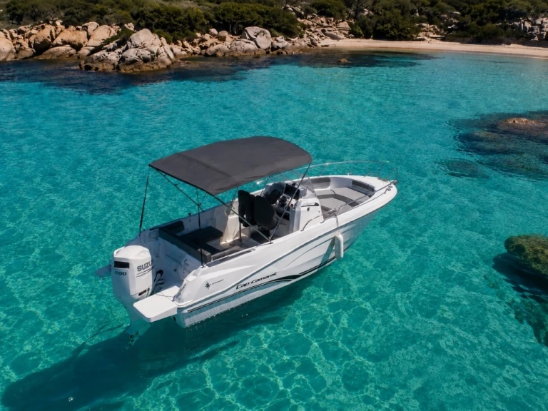 Alquiler de Jeanneau Cap Camarat 6.5 CC Serie 3 en Porto-Vecchio