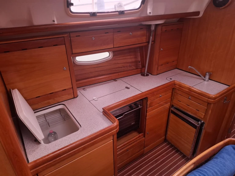 Alquiler de embarcaciones Bavaria Bavaria 42 Cruiser enMarina di Grosseto en Samboat