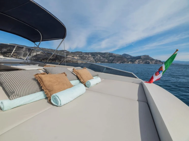 Yate de lujo para alquilar Saint-Jean-Cap-Ferrat al mejor precio