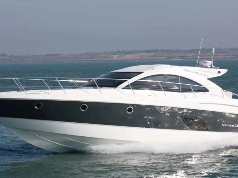 Bénéteau Monte Carlo 42 de alquiler a Juan-les-Pins
