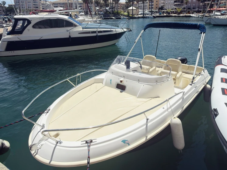 Lancha para alquilar Port Fréjus al mejor precio