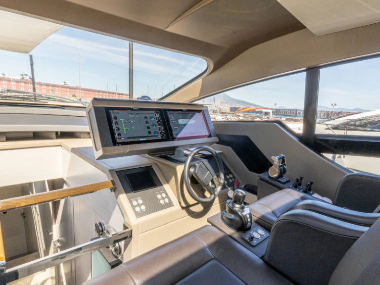 Alquiler de embarcaciones Pershing 7x enNápoles en Samboat
