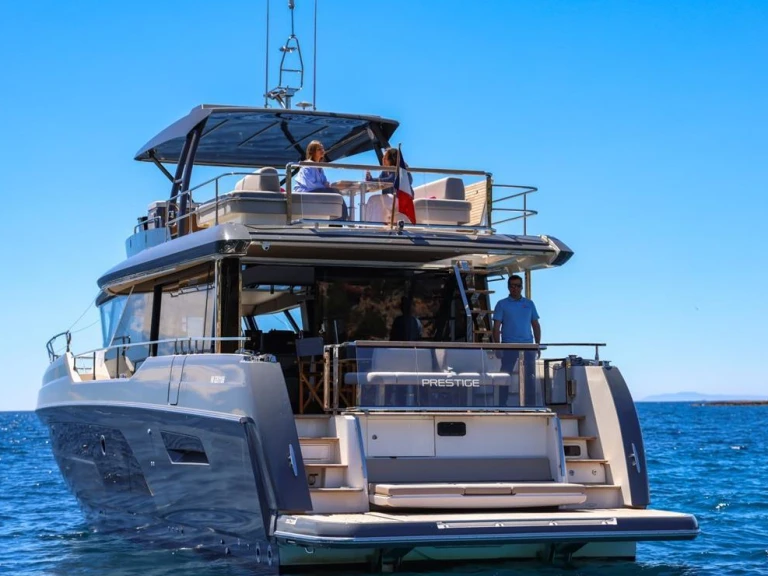Alquiler de Yate de lujo, con o sin patrón Prestige Yachts Juan-les-Pins