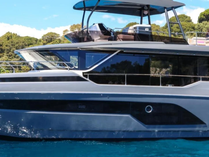 Yate de lujo para alquilar Juan-les-Pins al mejor precio