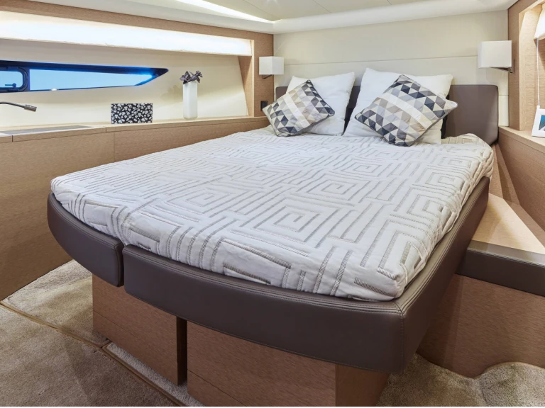 Alquiler Yate de lujo Prestige Yachts con o sin  título de navegación