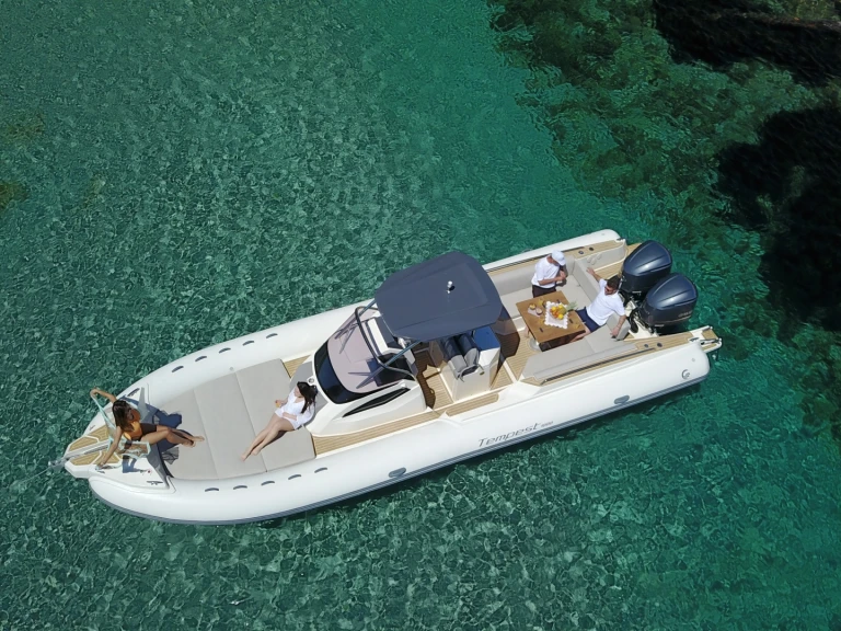 Alquiler de barcos Marine de Sant'Ambrogio barato de CAPELLI 1000 TEMPEST CC