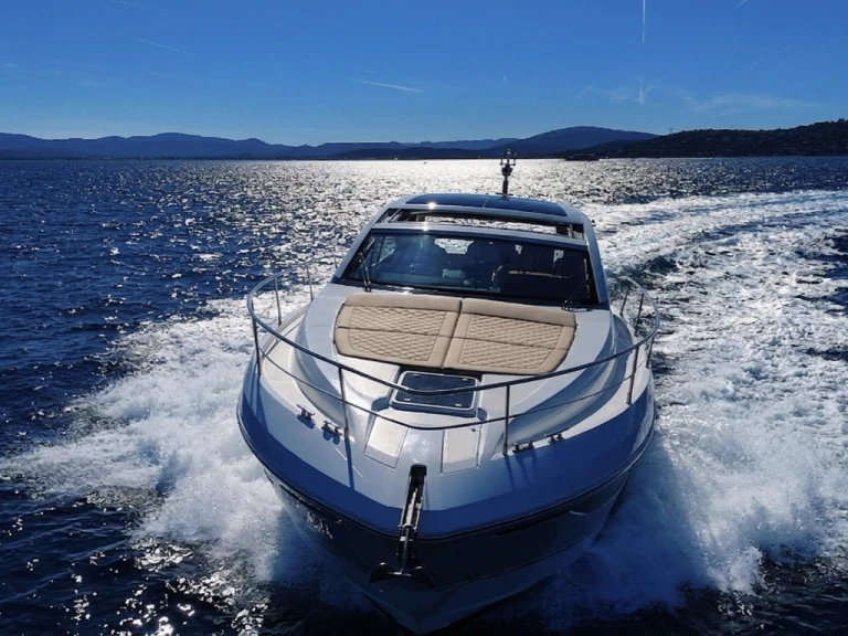 Alquiler de embarcaciones Fairline Targa 45 Gran Turismo enCogolin en Samboat