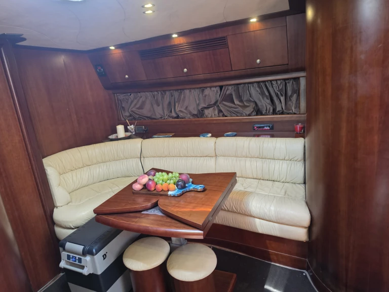 Sea Ray Sea Ray 440 Express Bridge de alquiler a Saint Paul's Bay