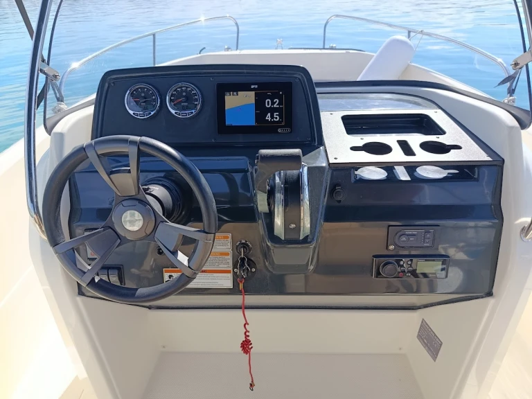 Alquiler de Lancha, con o sin patrón Quicksilver SCT Marina Trogir