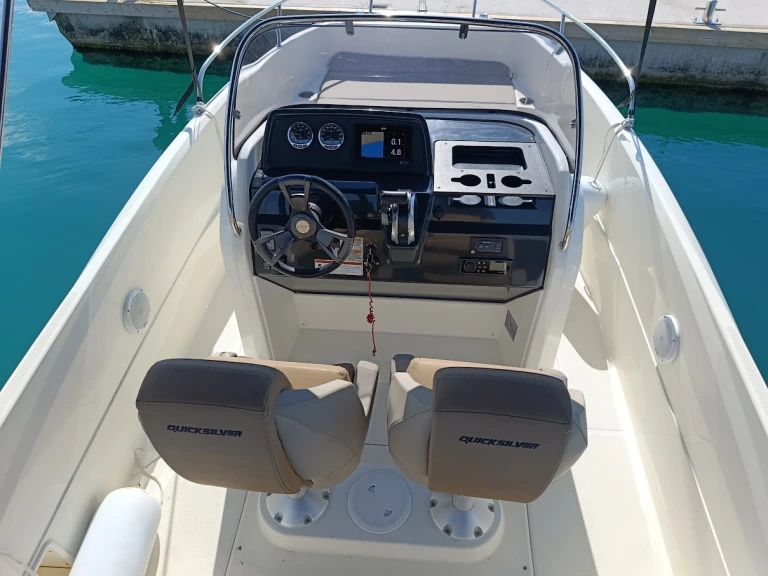 Quicksilver Activ 605 Open de alquiler a SCT Marina Trogir