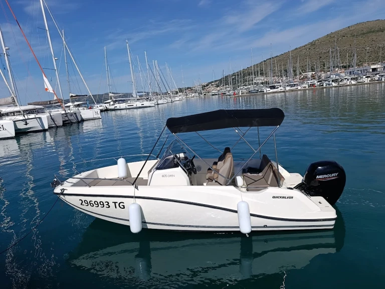 Alquiler de Lancha, con o sin patrón Quicksilver SCT Marina Trogir
