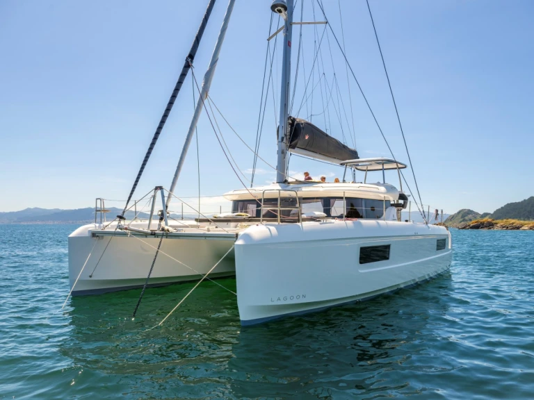 Alquiler Catamarán Lagoon con o sin  título de navegación