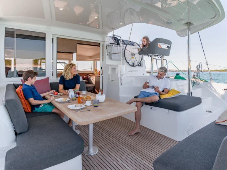 Catamarán para alquilar Eden Island al mejor precio