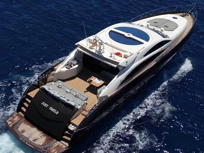 Alquiler de embarcaciones Sunseeker Predator 82 enIbiza (Ciudad) en Samboat