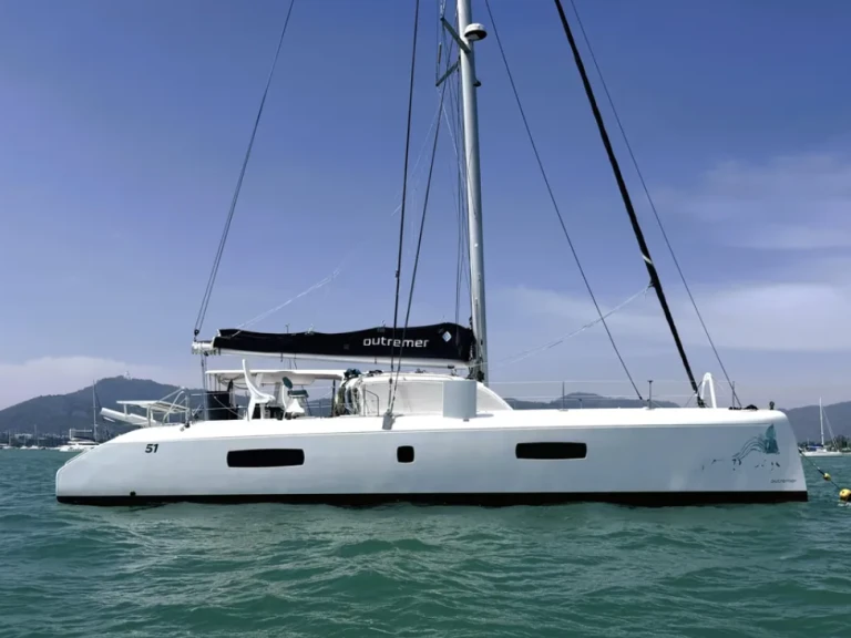 Alquiler Catamarán Outremer con o sin  título de navegación