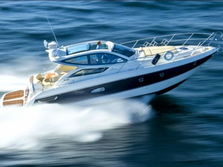 Cranchi Mediterranee 43 de alquiler a Herceg Novi