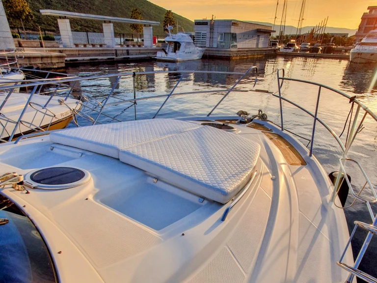 Alquiler de embarcaciones Cranchi Mediterranee 43 enHerceg Novi en Samboat