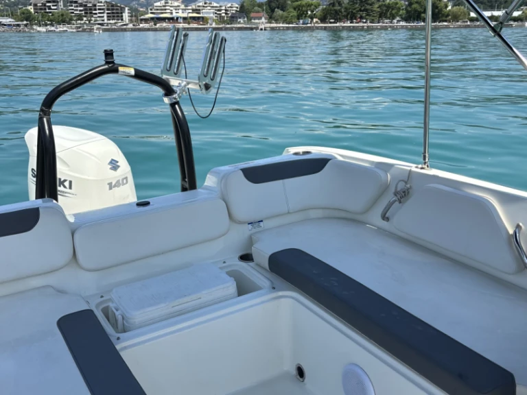 Bayliner Element E7 de alquiler a Aix-les-Bains