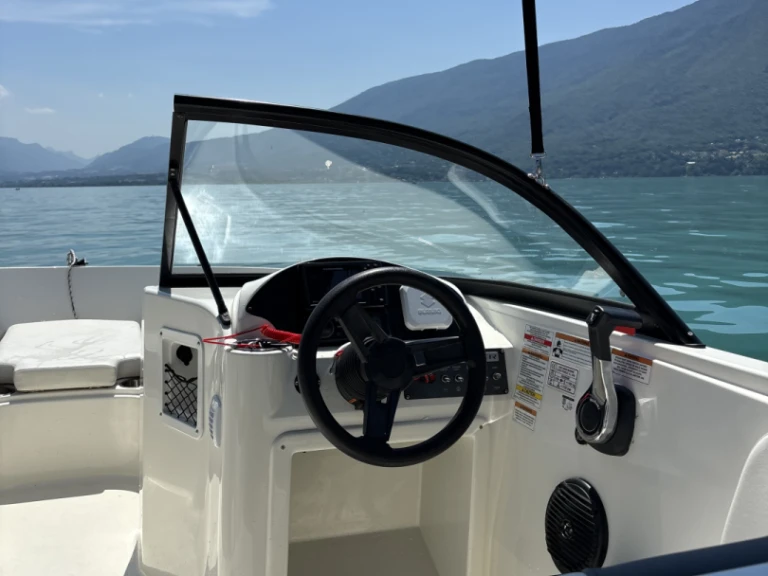 Alquiler de Bayliner Element E7 en Aix-les-Bains