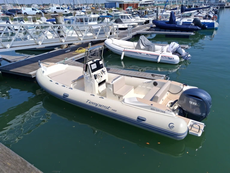 Alquiler de Capelli Tempest 700 en Royan