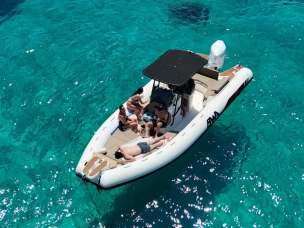 Alquiler de Bwa Bwa 29 Premium en Port of Cannigione