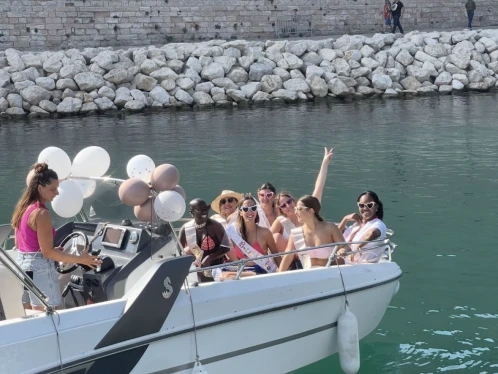 Alquiler de embarcaciones Bénéteau Flyer 7.7 SPACEdeck enMarsella en Samboat