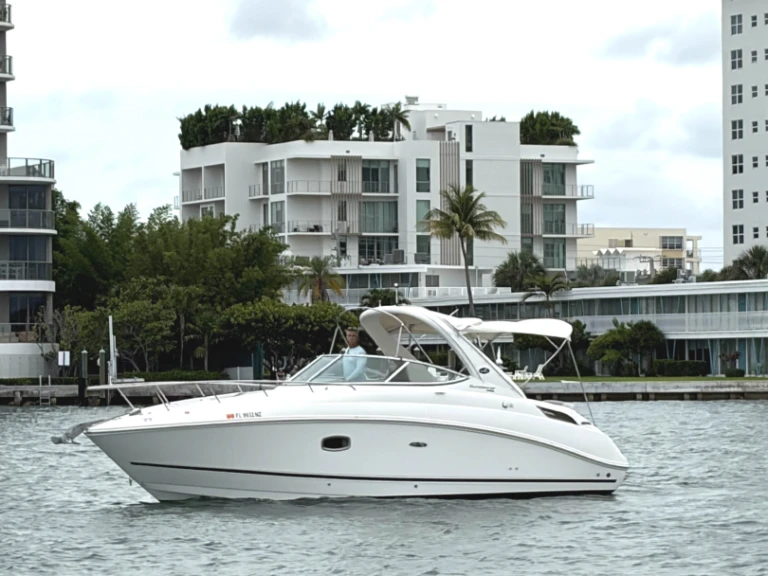 Alquiler de embarcaciones Sea Ray Sea Ray 300 Sundancer enMiami en Samboat