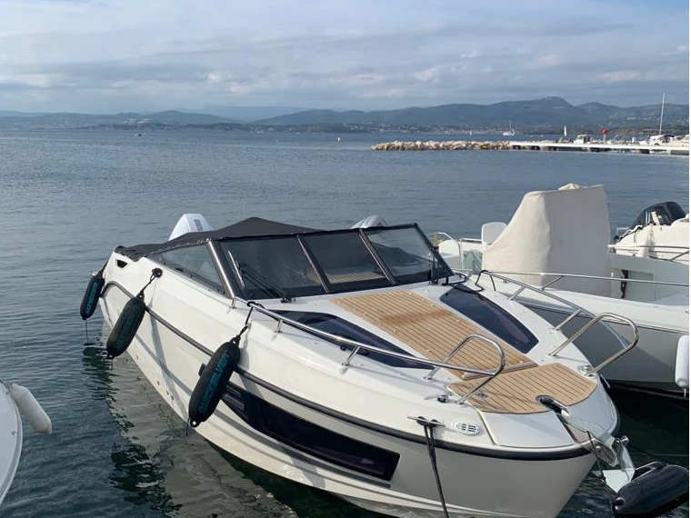Alquiler de barcos Hyères barato de Activ 755 Cruiser