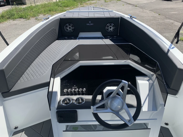 Alquiler de embarcaciones Valory V620 enAnnecy en Samboat