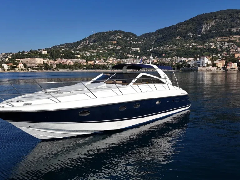 Alquiler de embarcaciones Princess Princess V42 enBeaulieu-sur-Mer en Samboat