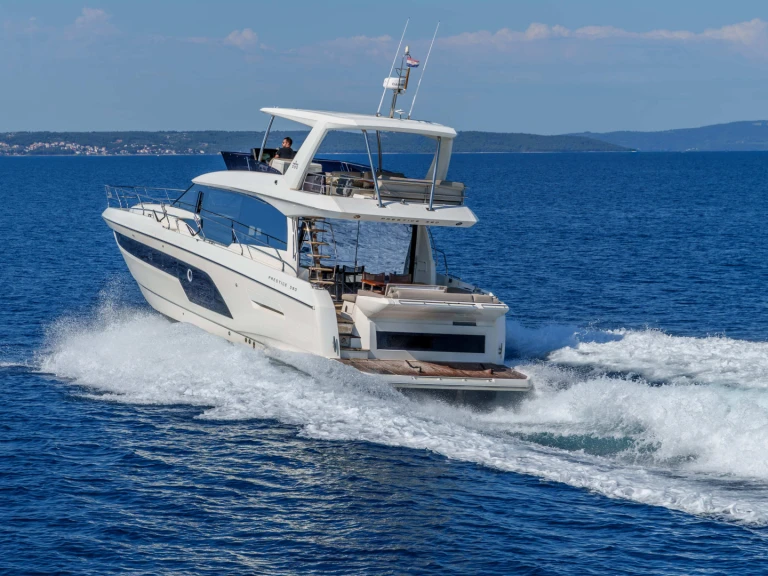 Alquiler de barcos Podstrana barato de Prestige 590