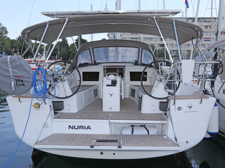 Alquiler de Jeanneau Sun Odyssey 415 en Pula