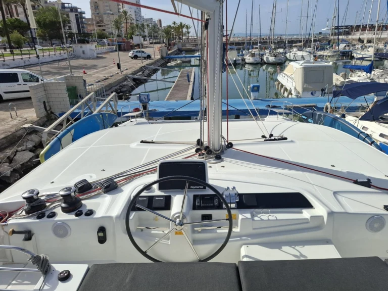 Alquiler de embarcaciones Lagoon Lagoon 46 enDénia en Samboat