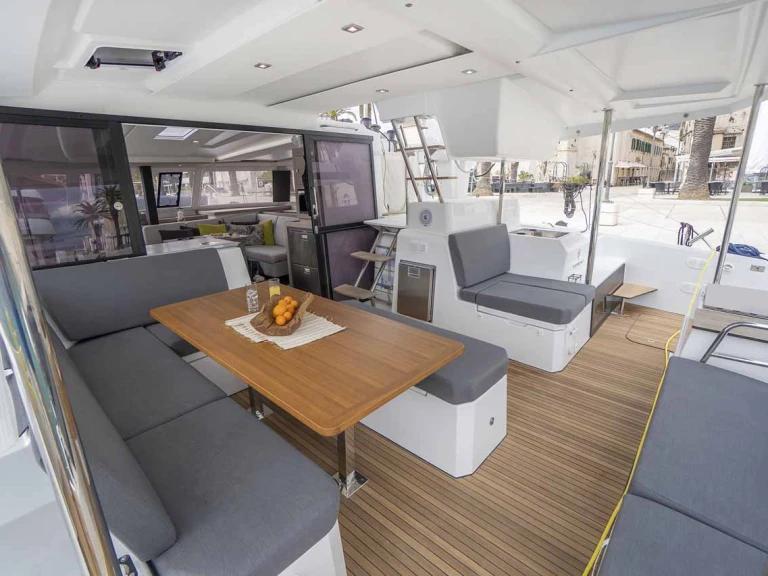 Alquiler de Fountaine Pajot Astrea 42 en Pula