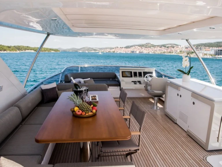 Azimut Azimut 72 Fly de alquiler a Skradin