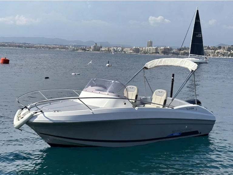 Bénéteau Flyer 6.6 SUNdeck de alquiler a Saint-Raphaël