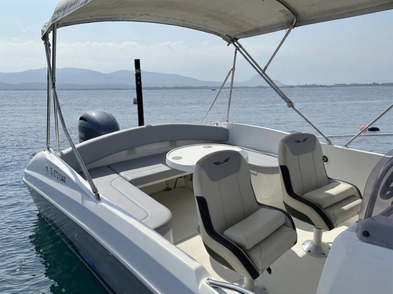 Alquiler de barcos Saint-Raphaël barato de Flyer 6.6 SUNdeck
