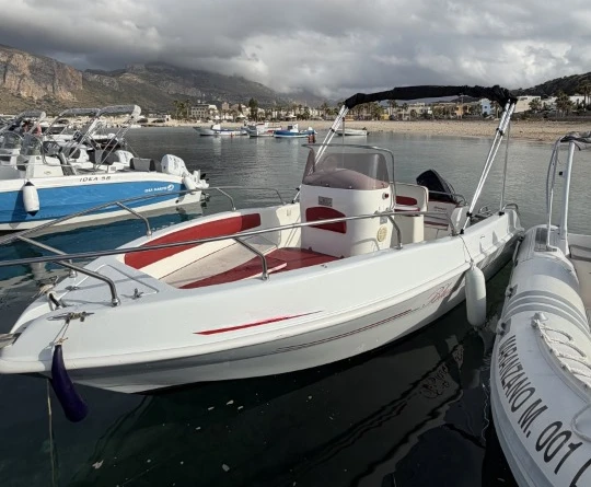 Alquiler de Blumax open 19 en San Vito Lo Capo