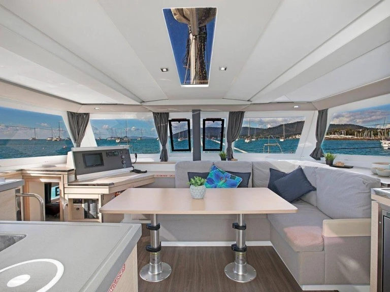 Alquiler de embarcaciones Fountaine Pajot Lucia 40 enTivat en Samboat