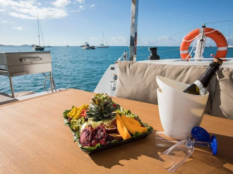 Alquiler de Catamarán, con o sin patrón Fountaine Pajot Tivat