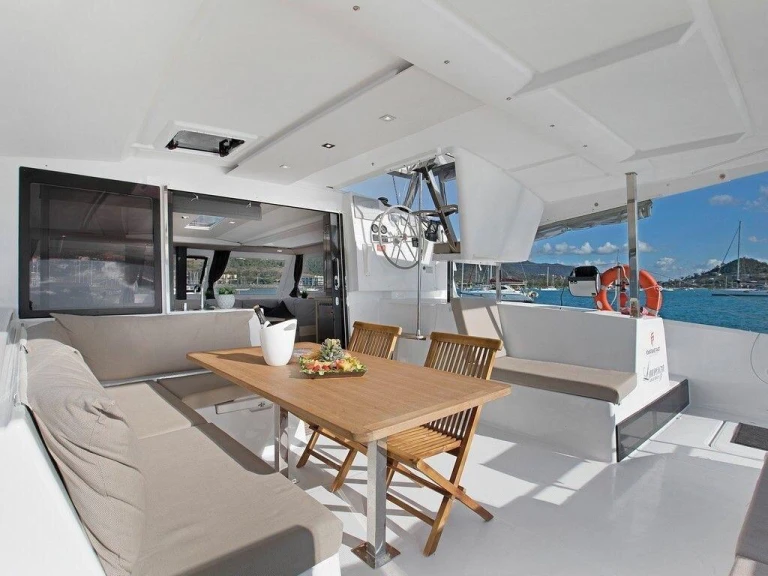Alquiler Catamarán Fountaine Pajot con o sin  título de navegación