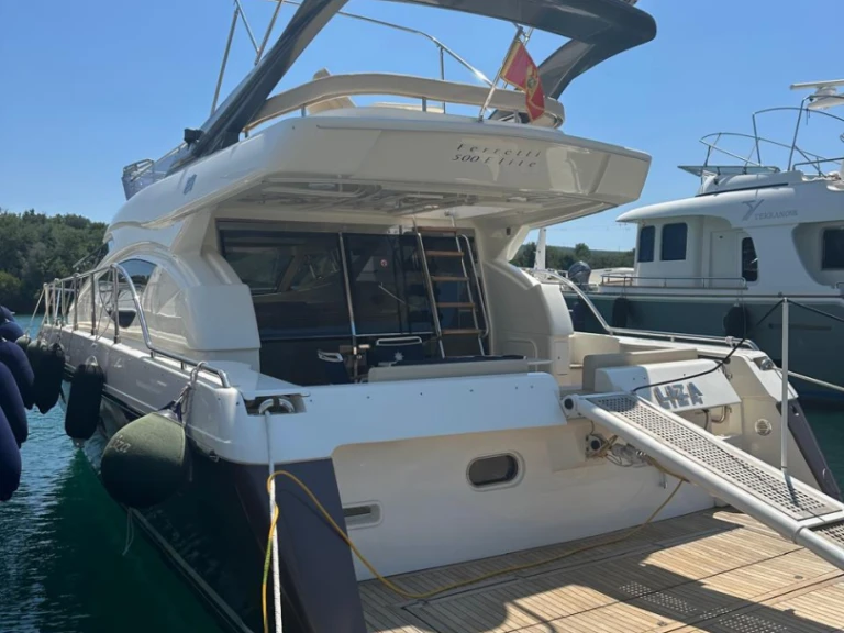 Alquiler de Lancha, con o sin patrón Ferretti Tivat