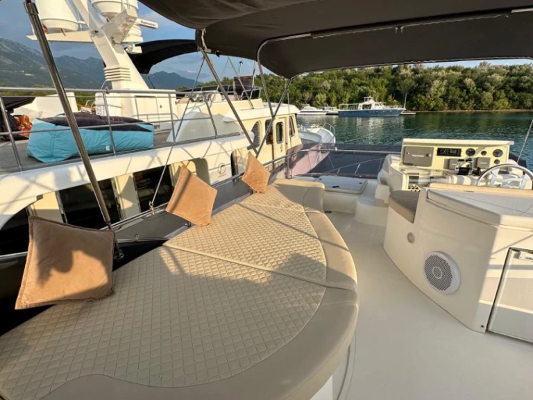 Ferretti 500 Elite de alquiler a Tivat
