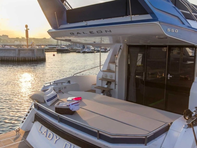 Alquiler de Galeon Galeon 550 Fly en Herceg Novi