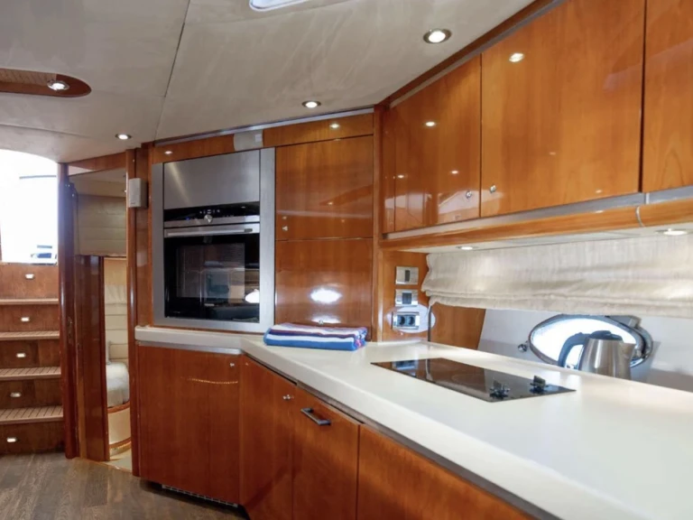 Sunseeker Predator 68 de alquiler a Saint-Tropez